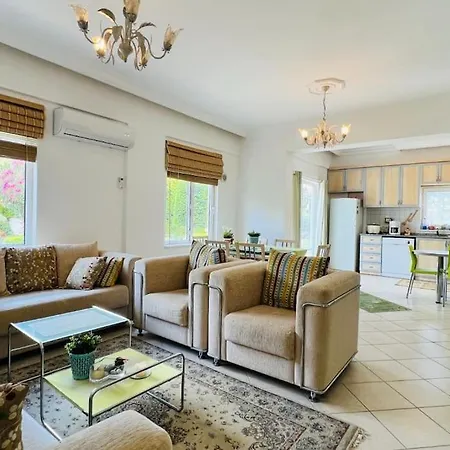 Villa Sahile Yakin Havuzlu *