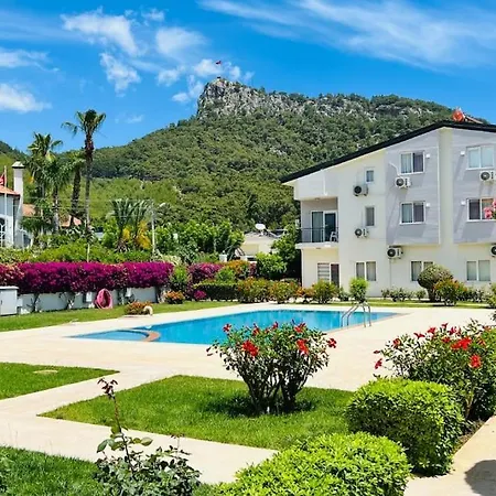 Sahile Yakin Havuzlu Villa *